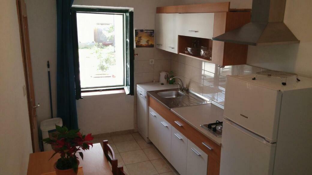 Apartments Viktorija Starigrad Paklenica Buitenkant foto