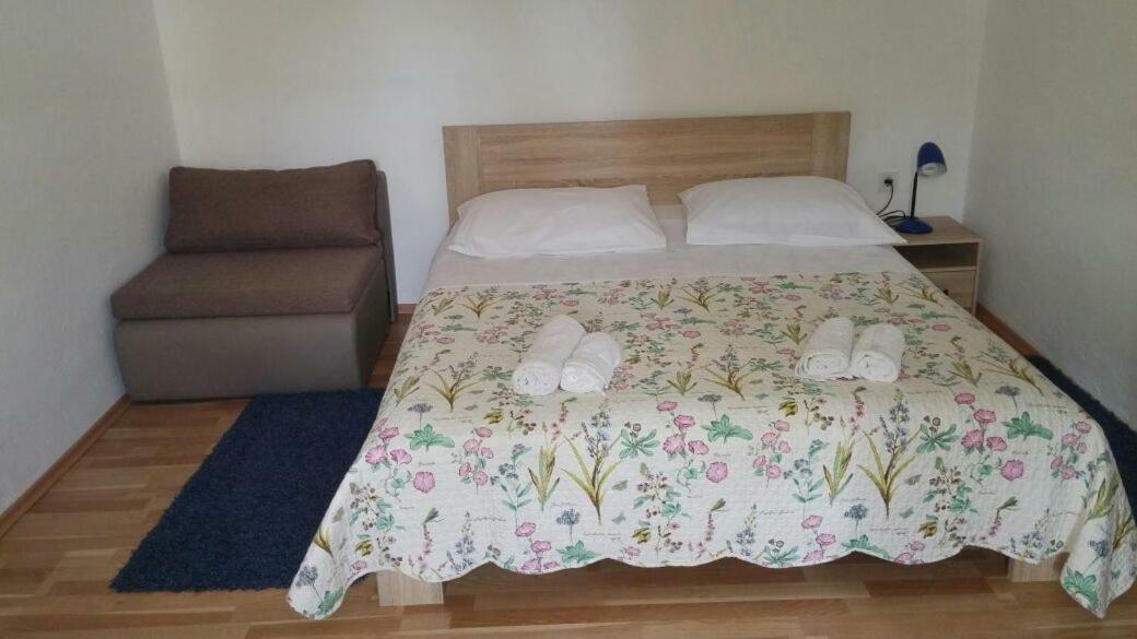 Apartments Viktorija Starigrad Paklenica Buitenkant foto