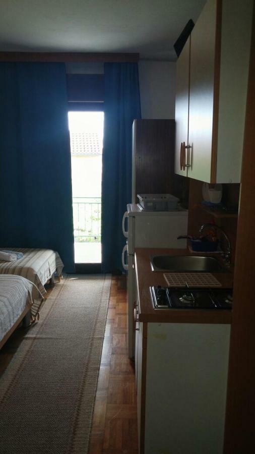 Apartments Viktorija Starigrad Paklenica Buitenkant foto